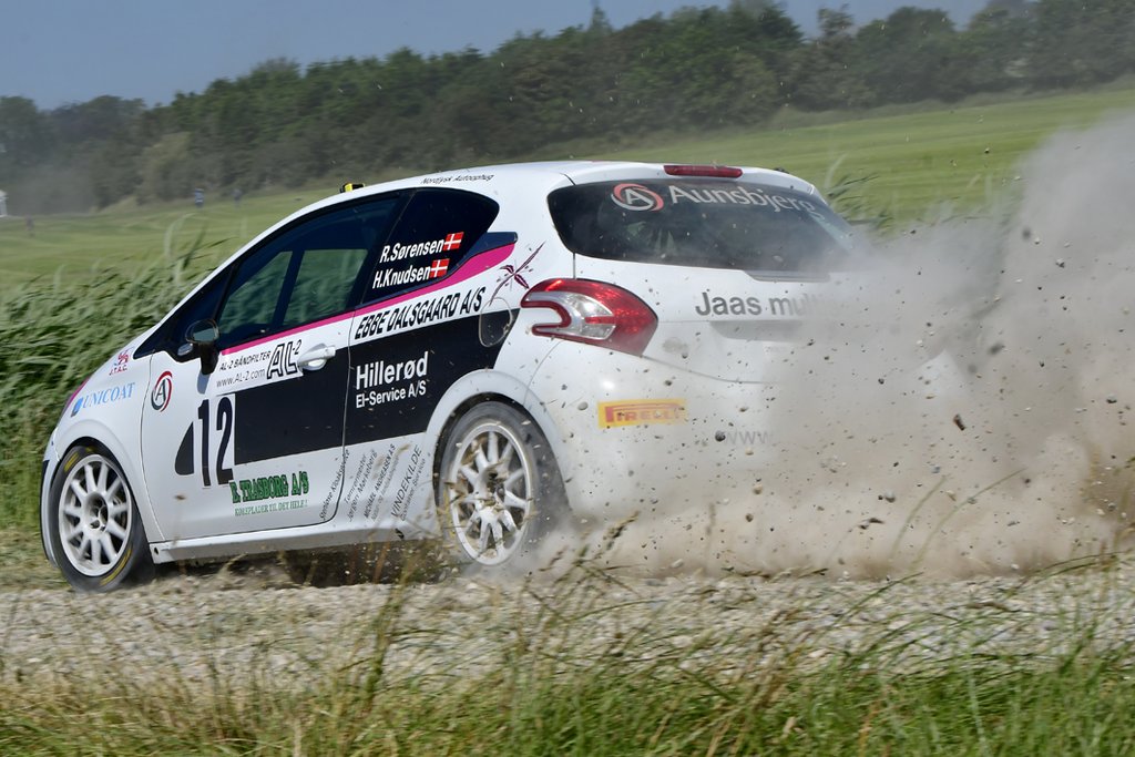 Rasmus Sørensen vil satse på at lave skarpere noter til den næste DM-runde for at kunne presse endnu mere fart ud af sin Peugeot 208 R2.
(Foto: MD/specialpress@gmail.com)
